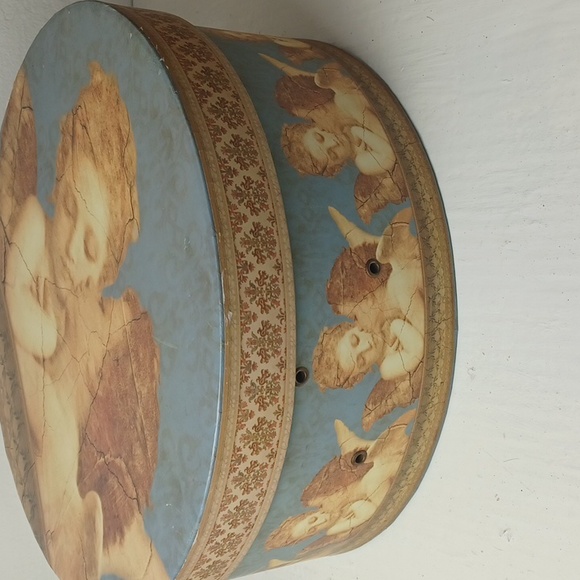Raphael Embracing Cherubs Hat Box Decorative Storage Box 14" Diameter EUC - Picture 5 of 13